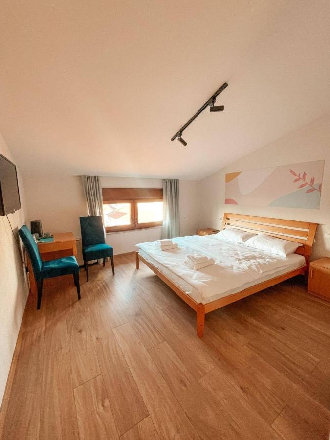 Mint Hotel Призрен Екстериор снимка